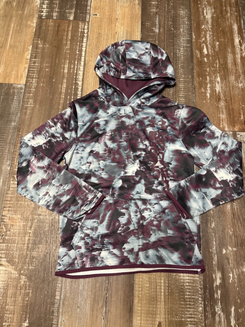Boys 14/16 under armour Gray Camo Hoodie